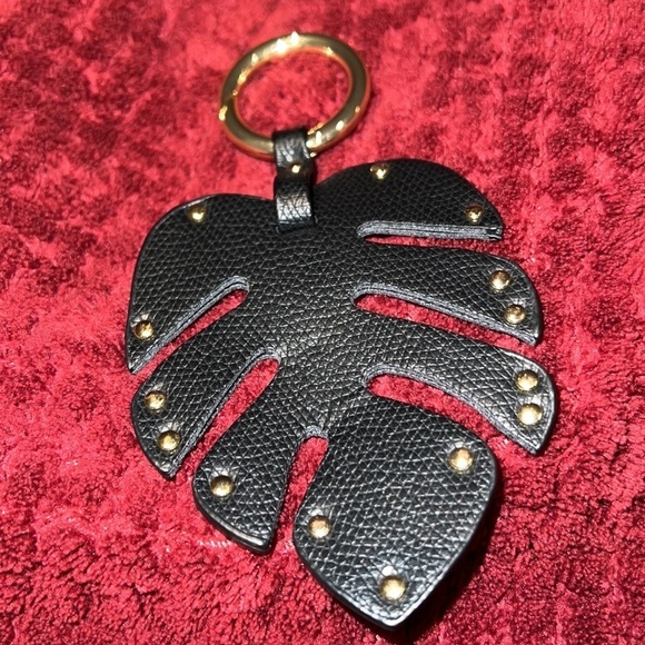 Vintage Luxury fashion faux  leather studded leaf design Large key ring - Picture 5 of 11